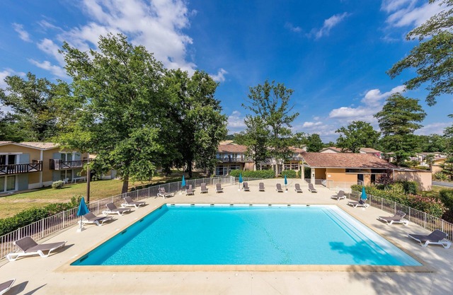 Duplex Proche Du Cours De Golf + Accès Piscine!
