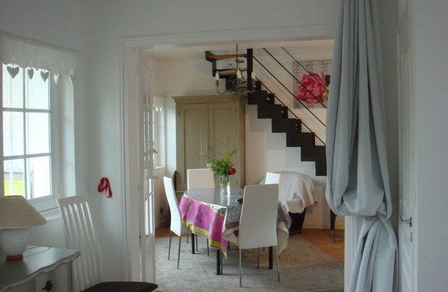 DUPLEX sleeps 5 - ALL WITH FEET beach works port