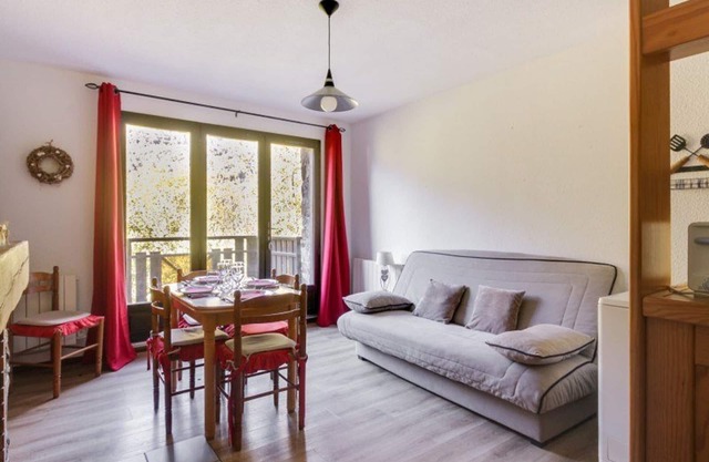 Duplex T3 Apartment for 6 with Fireplace and Balcony in Esquièze-Sère