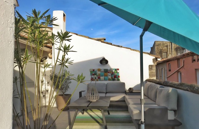 Duplex village center with large south-facing roof terrace (*)