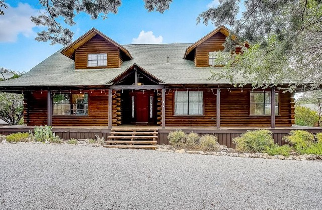 Dusty's Hill Country Cabin