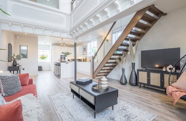 Duxford - Stunning 18th Century Church Conversion