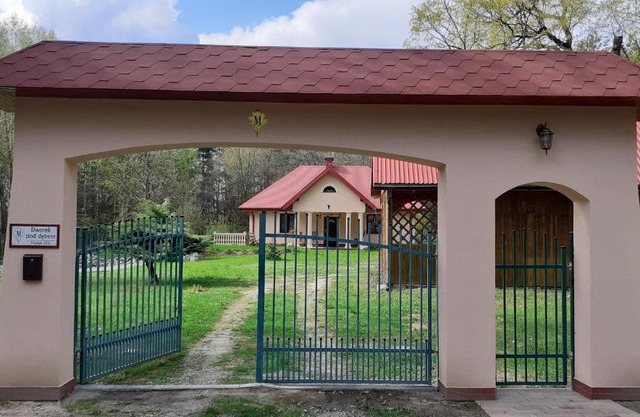 Dworek POD DĘBEM