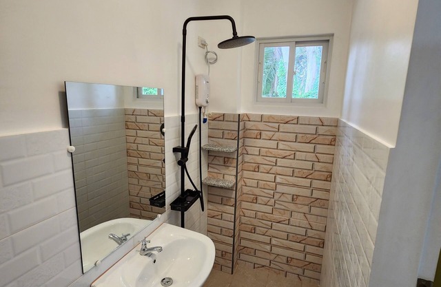 E&C Tourist Inn near City Mall. Pet-Friendly!