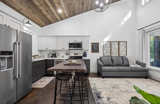 (E) Whitewood | 1 Bed, 1 Bath