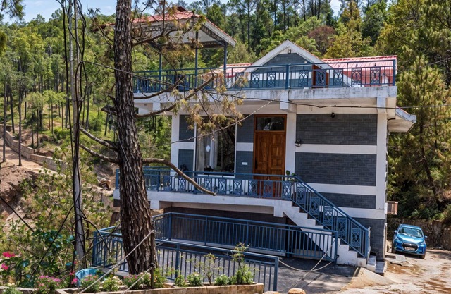 Eagle Heights 4BHK Duplex Apartment in Kasauli by Homeyhuts