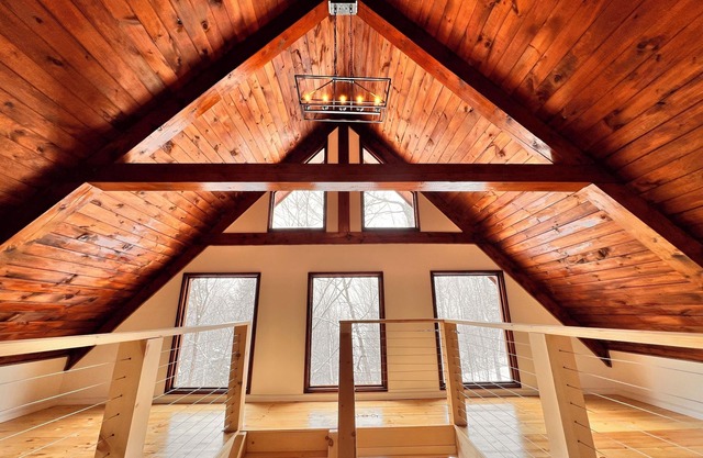Eagle Lake Cabin, Sleeps 12, Steps to Boat Launch, Mins to Sandy Beach & Stores
