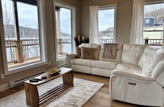 East Coast Tranquility - Ocean Views & Hot Tub!