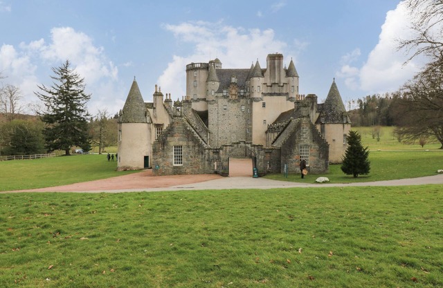 EAST WING - CASTLE FRASER, family friendly, with a garden in Kemnay