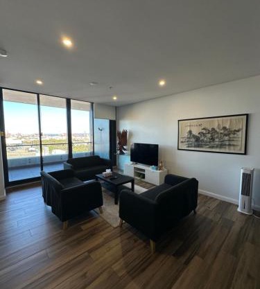 Eastern suburbs apt near beach and airport
