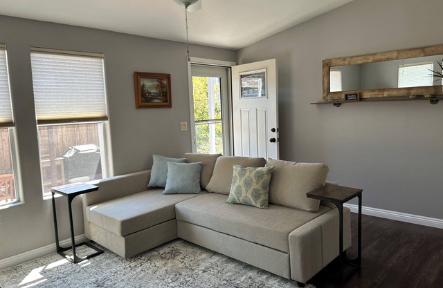 Eastside Costa Mesa, close to Disneyland, beaches.n1.5 miles to JWA airport.