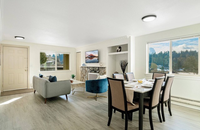 Easy Commute 4 beds Condo Steps from Scenic Trails