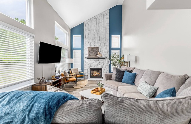 Easy Stay in Anchor Bay - Gym | Theater | Sleeps12