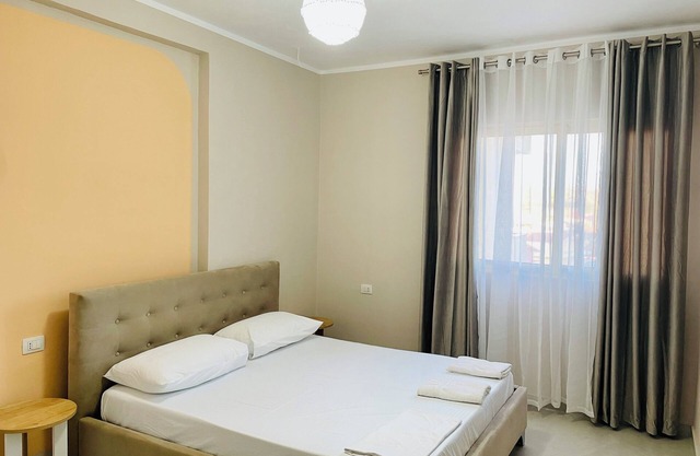 EasySleep: 1-bedroom - City Center Divjake - Free parking, WiFi, AC 413