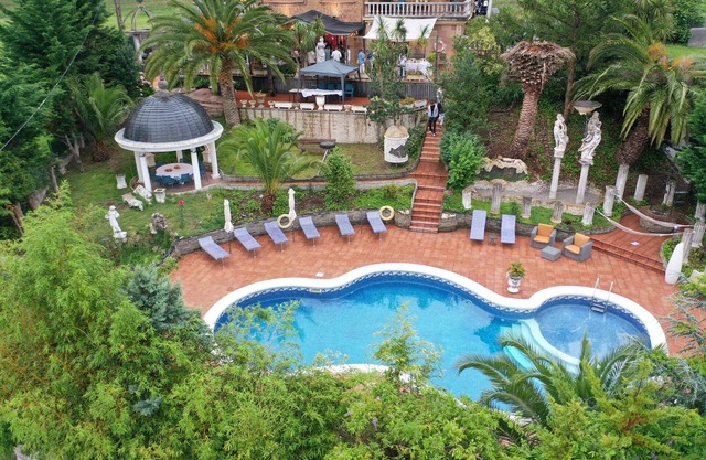 Ebano&Marfil Suite Home. A different kind of villa.