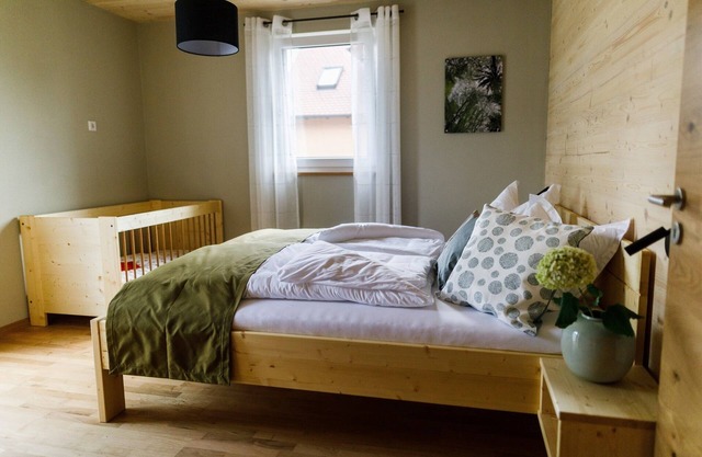 Ebenerdige 86qm-große Ferienwohnung mit großer Terrasse, gut geeignet für Allergiker, schöne Aussicht