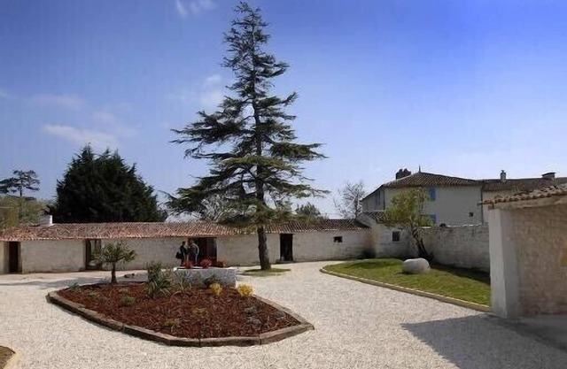 Echillais Cottage Rental - Farm Charentais In Seaside