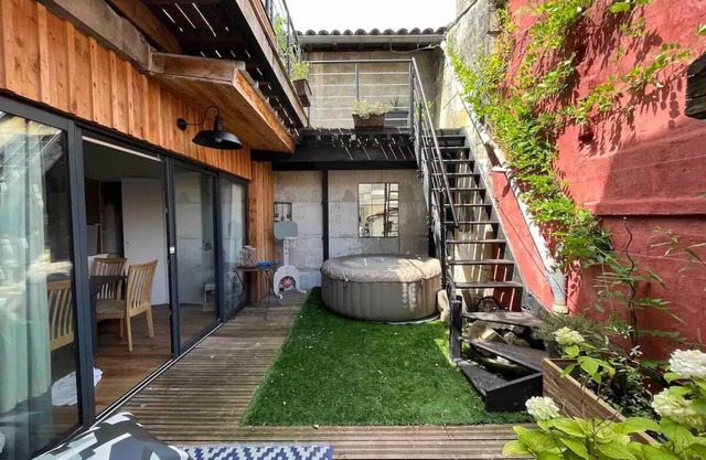 Echoppe de Charme Avec Terrasse et Jacuzzi