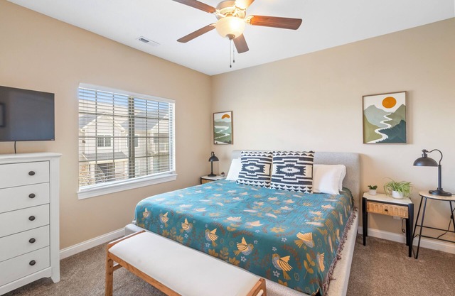 Eclectic Escape Spacious Comfort Private Garage Family Friendly Safe Rose Park