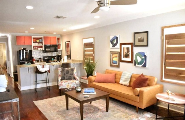 Eclectic West Riverside Apt | 6 min to Audobon Zoo