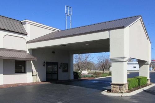 Econo Lodge Inn & Suites Manchester North