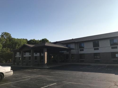 Econo Lodge Inn & Suites Oconto