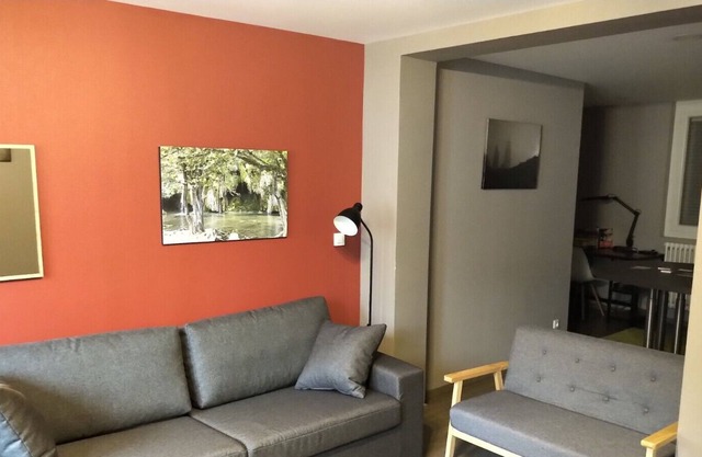 Ecrin Moderne Dans le Centre Historique D'arbois