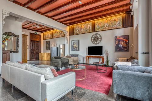 Edam Suites