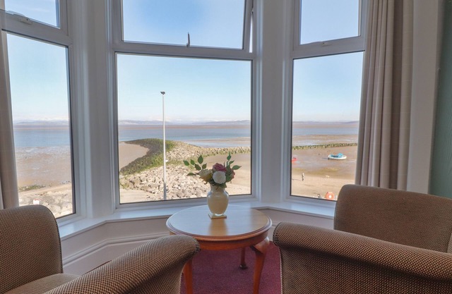 EDEN BAY RETREAT, pet friendly, country holiday cottage in Morecambe