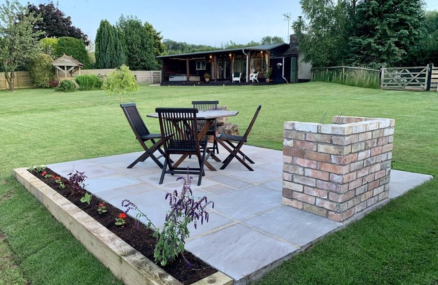Eden Lodge (with private hot tub)