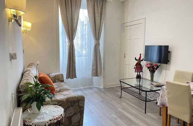 Edinburgh city centre apartment