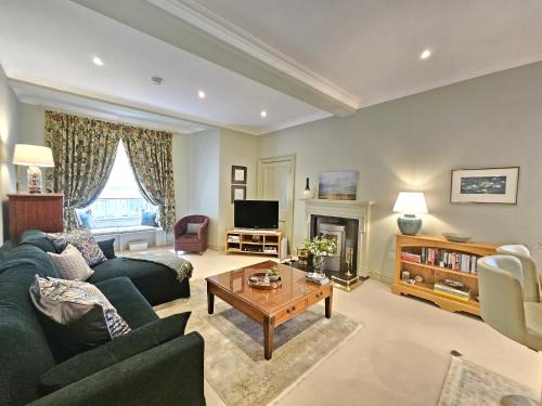 Edinburgh Elegant 1-Bedroom City Apartment