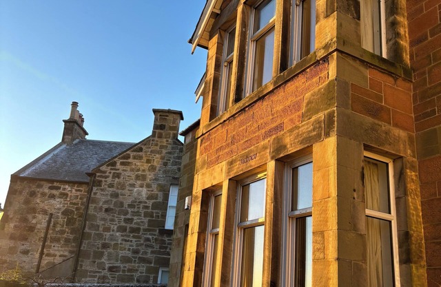Edinburgh festival base - Seaviews - self catering. Free parking