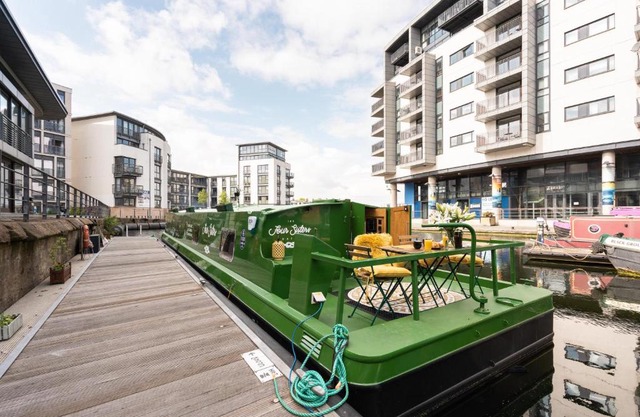 Edinburgh - Houseboats