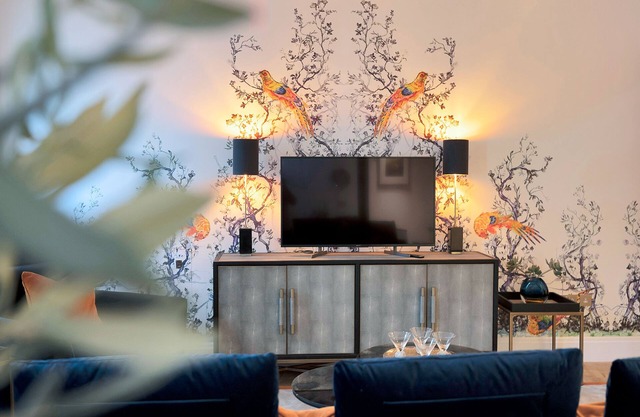 Edinburgh Luxury Apartment- The Matisse Suite
