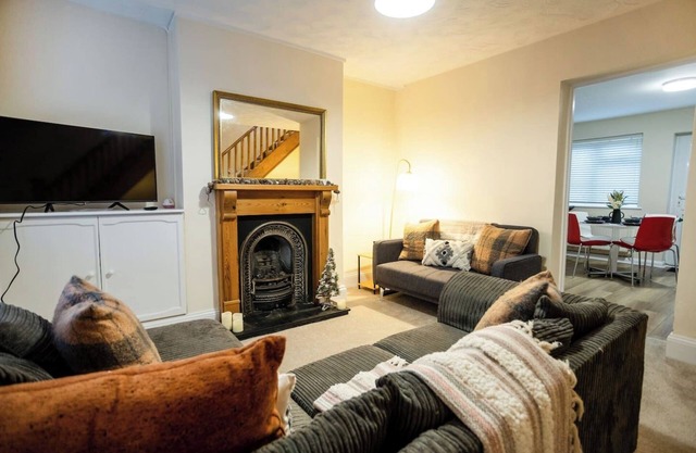 Edward Street House Central Location Sleeps 5, Cheltenham