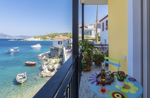 Eftopia Beachfront 3-bedrooms apartment