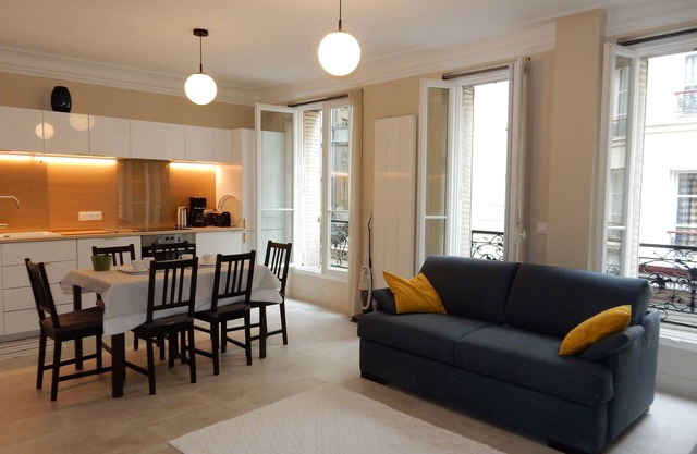 Eiffel Tower 2-bedroom family apartment near rue CLER