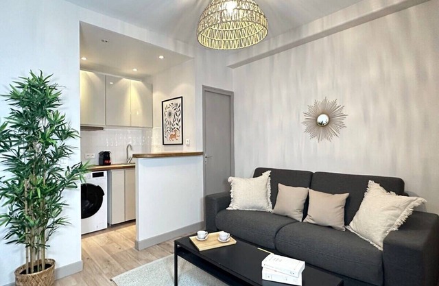 Eiffel Tower - Apartment for 4 with elevator