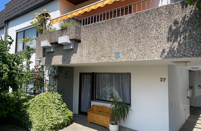 Ein Zimmer Apartment mit Terrasse in Ruhiger Lage