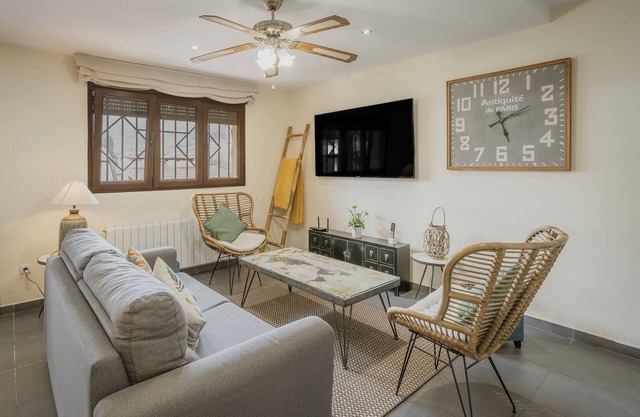 El Encanto del Alberche 'Casa 4' with Mountain View, Shared Pool and Wi-Fi