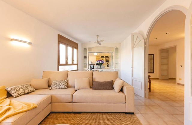 El Lleó - Holiday Apartment Rental in Girona | Bravissimo