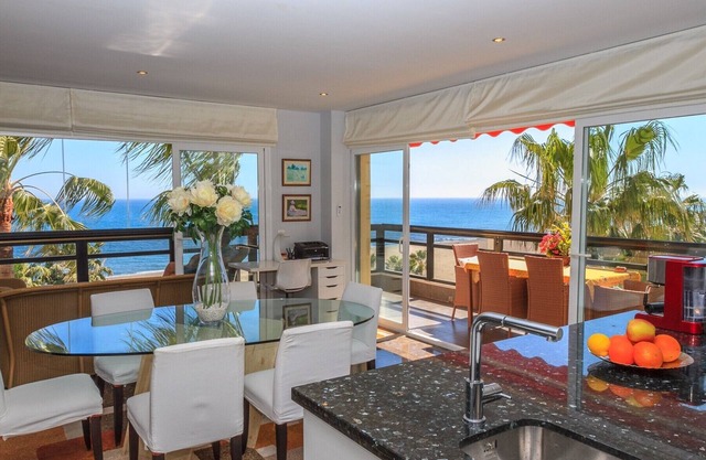 El Remo Deluxe - Frontline Beach Apartment Torremolinos
