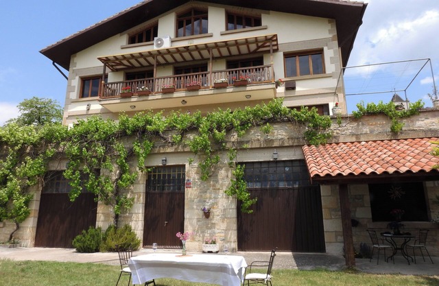 Elai etxea (Apt. Añana) Ideal for groups of up to 9 people.