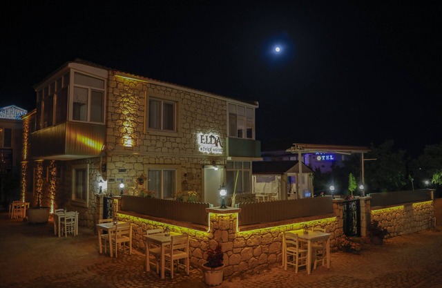 Elda Koyici Alacatı
