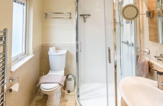 ELDER LODGE, pet friendly, with a garden in Windermere
