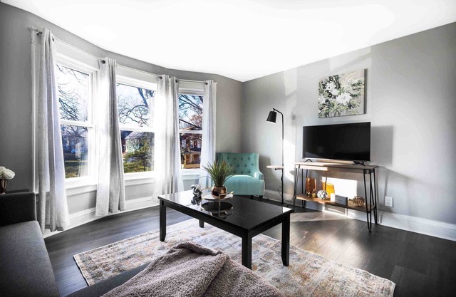 Elegant 1BR , 1 Bath apartment minutes the falls