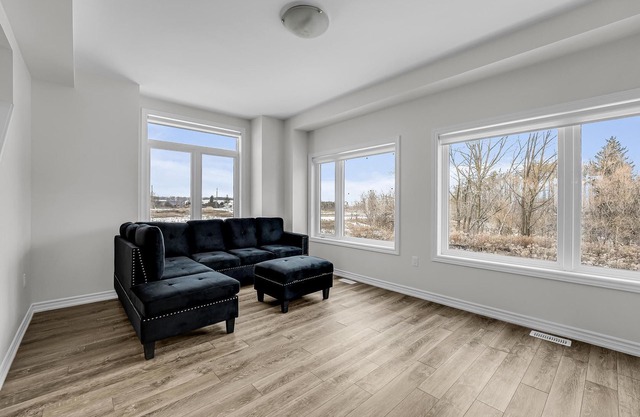 Elegant 3-Story Townhouse | Ensuite Bath, Office & Free Parking