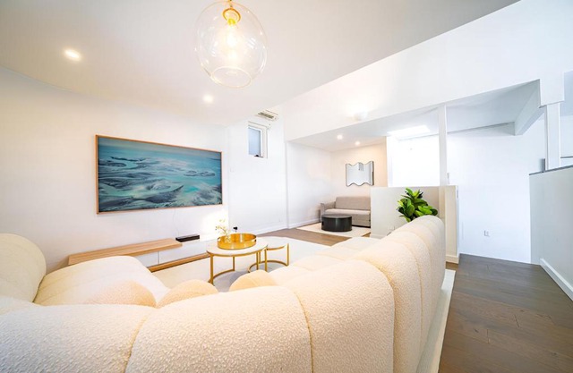 Elegant 3BR Apt -Bondi Junction & Stunning Skyline