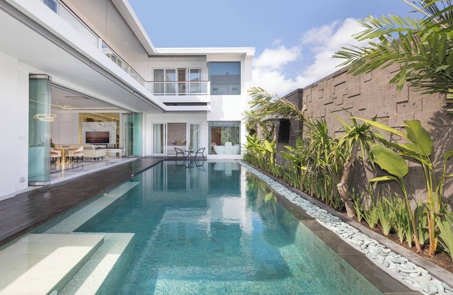 Elegant, 4-Bedroom Villa in Legian